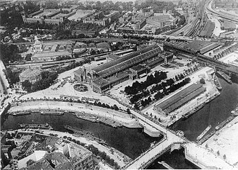 aerial view of Lehrter Bahnhof with river Spree (in front) and Humboldthafen, around 1910